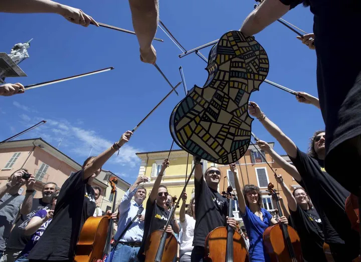 L’invasione dei violoncelli a Ravenna (foto Zani - Casadio)