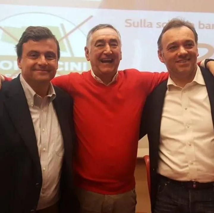 Il leader di Azione Carlo Calenda, con Alberto Bova e il senatore Matteo Richetti