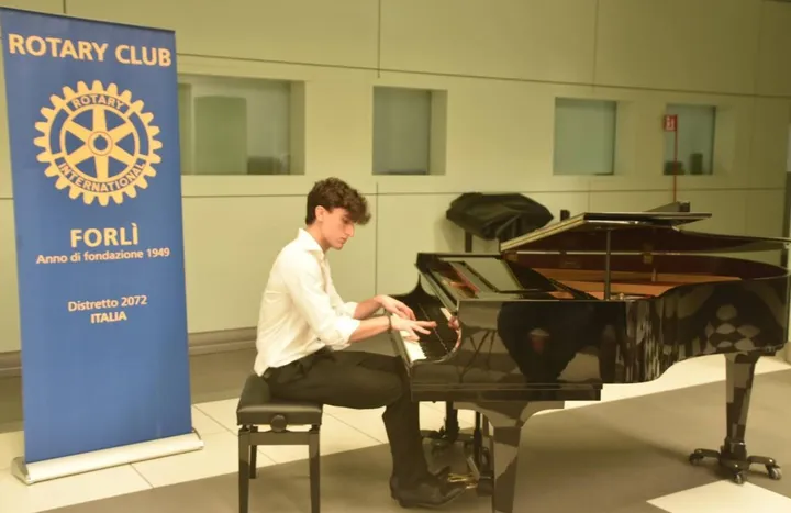 Il concerto è stato tenuto dal giovane pianista forlivese Filippo Castelluzzo