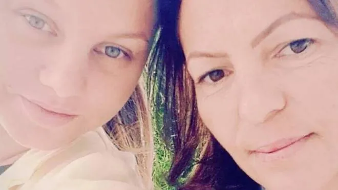 A sinistra Renata, 22 anni, e a destra la mamma Gabriela Trandafir, 47enne, uccise. a Castelfranco