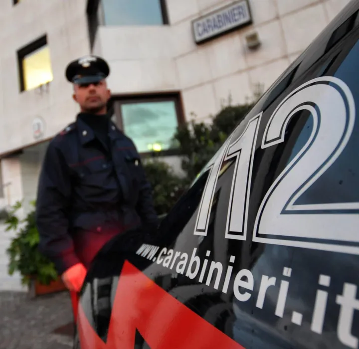 I genitori della giovane si sono rivolti ai carabinieri per avviare l’indagine