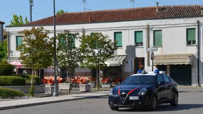 volante carabinieri a Castelmassa 