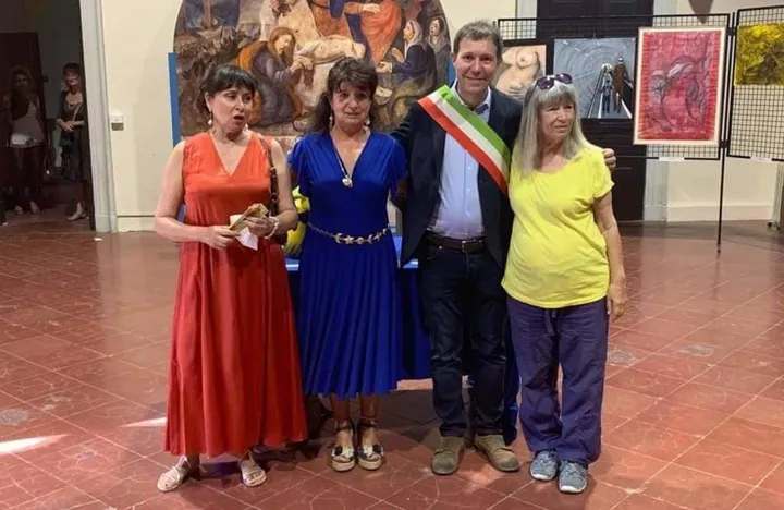 Le tre artiste premiate con Francesco Billi,. sindaco di Castrocaro e Terra del Sole