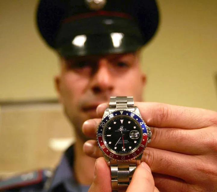 Sul furto dei due orologi di lusso indagano i carabinieri (foto d’archivio)
