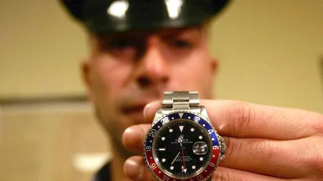 Sul furto dei due orologi di lusso indagano i carabinieri (foto d’archivio)