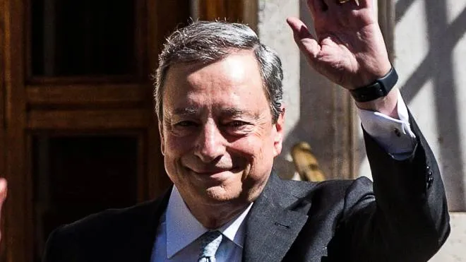 Il presidente del Consiglio Mario Draghi a Roma dopo aver lasciato in anticipo il vertice Nato di Madrid, Roma, 30 giugno 2022. ANSA/ANGELO CARCONI