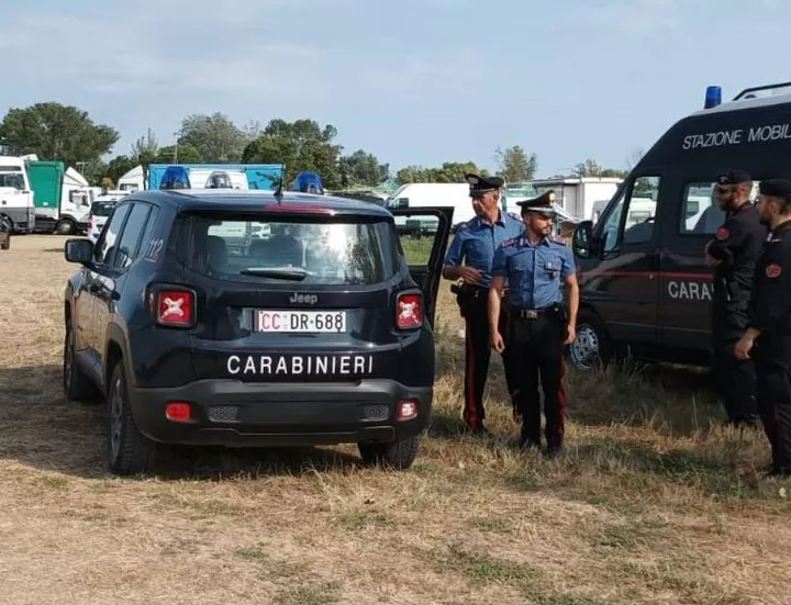 Una delle sei pattuglie dei carabinieri che sono intervenute per effettuare vari controlli nell’area prospiciente il Luna Park di Valverde