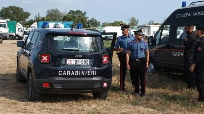Una delle sei pattuglie dei carabinieri che sono intervenute per effettuare vari controlli nell’area prospiciente il Luna Park di Valverde