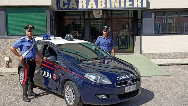 I carabinieri, intervenuti. dopo la segnalazione di rissa da parte di un cittadino
