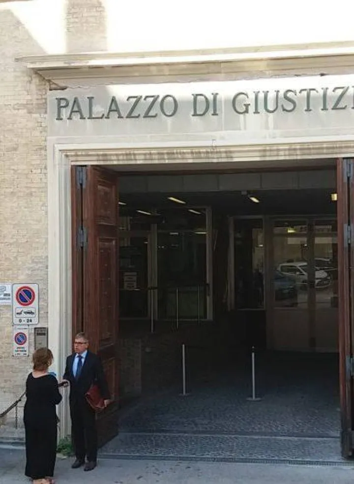 Il Palazzo di Giustizia di Ancona dove ieri è stata emessa la sentenza di assoluzione dei genitori