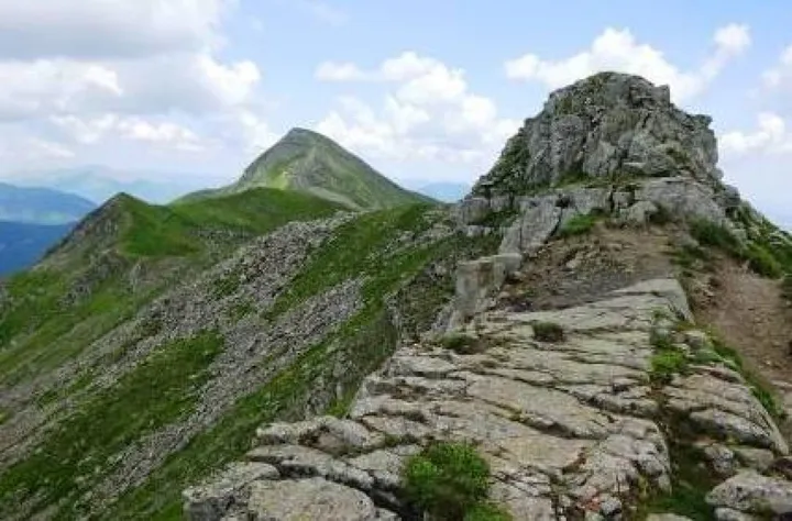 Una immagine del Monte Cusna, sul crinale appenninico