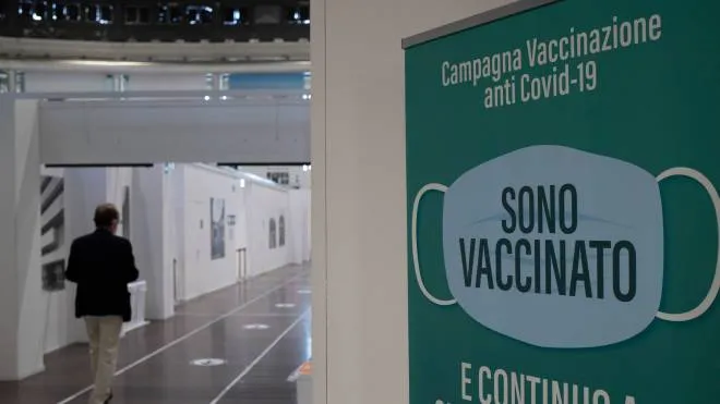 Palazzo delle Scintille hub vaccinale per quarta dose per gli over 80, 
11 Luglio 2022.
ANSA/MARCO OTTICO