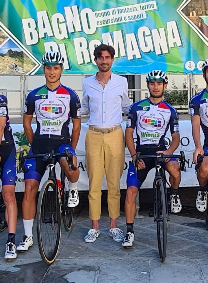 Il sindaco Baccini con alcuni ciclisti