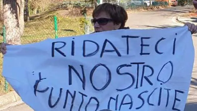 Una manifestazione organizzata a Pavullo per dire no alla chiusura del punto nascite