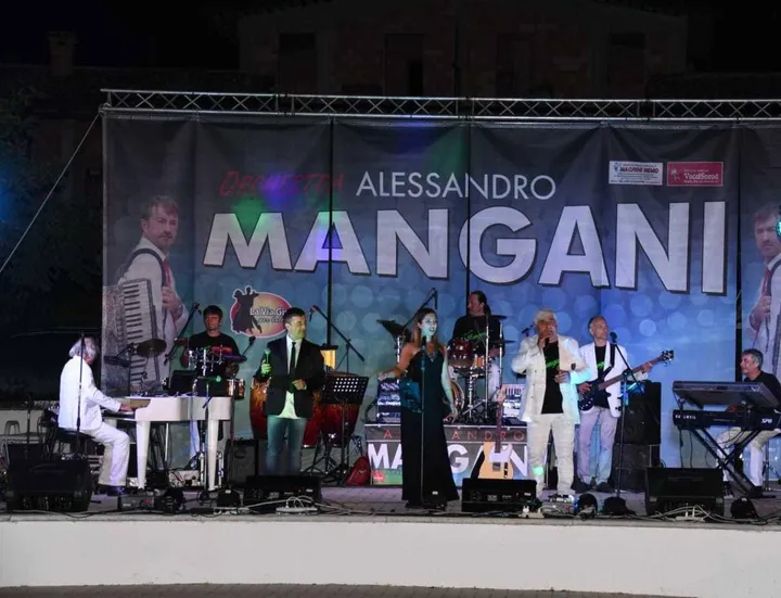 L’orchestra Alessandro Mangani. Il Gran Galà torna a offrire intrattenimento. Sarà possibile cenare o accedere direttamente allo spettacolo