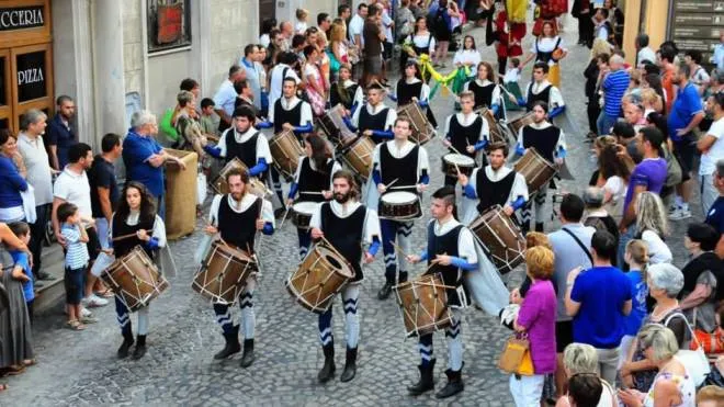 Da domani a sabato prossimo, 30 luglio, tornano le tradizioni feste medievali a Offagna, piccolo borgo nell’entroterra della provincia di Ancona