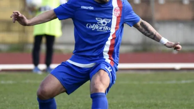 Il centrocampista Nicolò De Cesare, classe 1990, ha giocato pure con Renate, Grottammare, San Nicolò, Castelfidardo, Porto d’Ascoli e Mezzocorona
