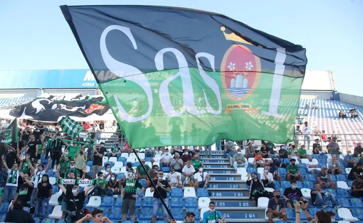 Un’immagine dei tifosi del Sassuolo allo stadio di Reggio Emilia