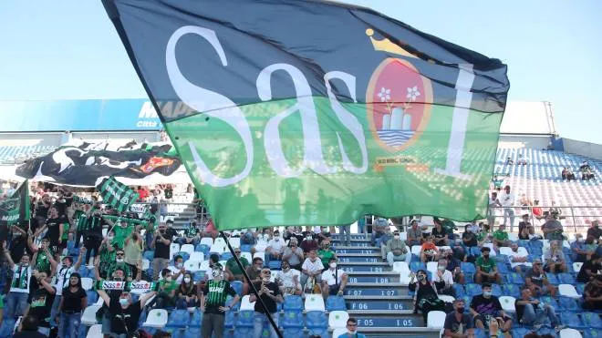 Un’immagine dei tifosi del Sassuolo allo stadio di Reggio Emilia