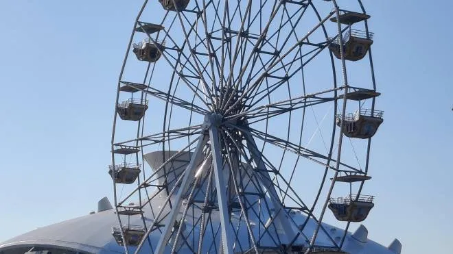 La ruote panoramica alta 28 metri che campeggiava al luna park allestito al Green Lab