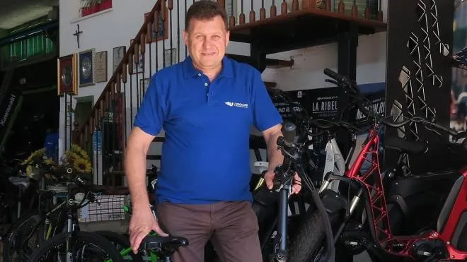 Giampiero Ugolini, rivenditore di bici elettriche: "Tanti scelgono di utilizzare questi mezzi per spostarsi"