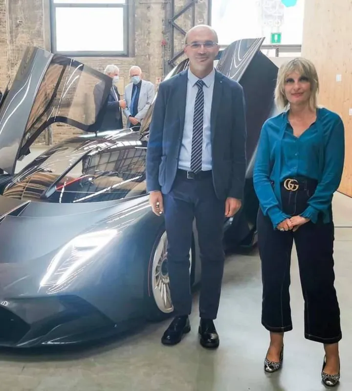Fiducia a tempo: il sindaco di Reggio Luca Vecchi con la managing director di Silk-Faw Katia Bassi