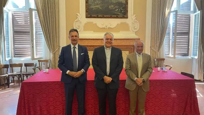 Da sinistra, Stefano Bolis, mondignor Giuliano Gazzetti e Claudio Rangoni Machiavelli
