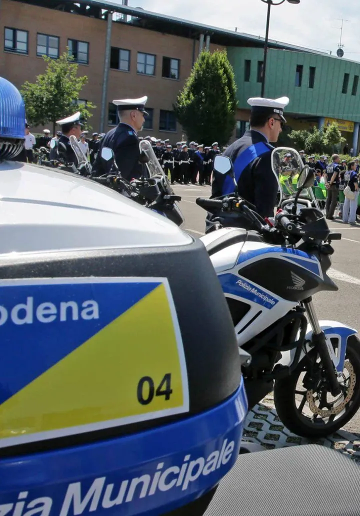 Gli agenti della Polizia Locale di Modena