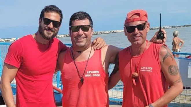 Romeo Bazzocchi, al centro, con Christian Cola e Antonio Maio della società cooperativa Levante