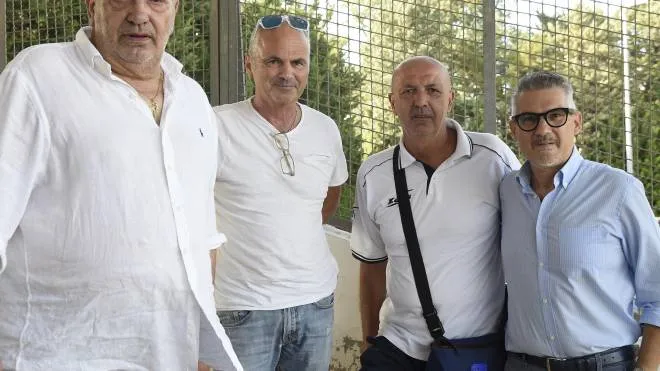 Da sinistra; il direttore generale. Enzo Vissani, il presidente Alberto Crocioni, il tecnico Sauro Trillini e il team manager Michele Bacchi