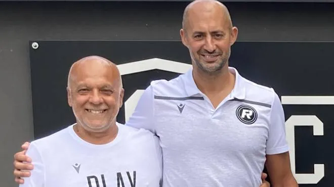 Coach Gigi Garelli e Rodolfo Rombaldoni, entrambi forlivesi d’adozione L’ex capitano biancorosso ha conquistato di recente il titolo europeo Over 45
