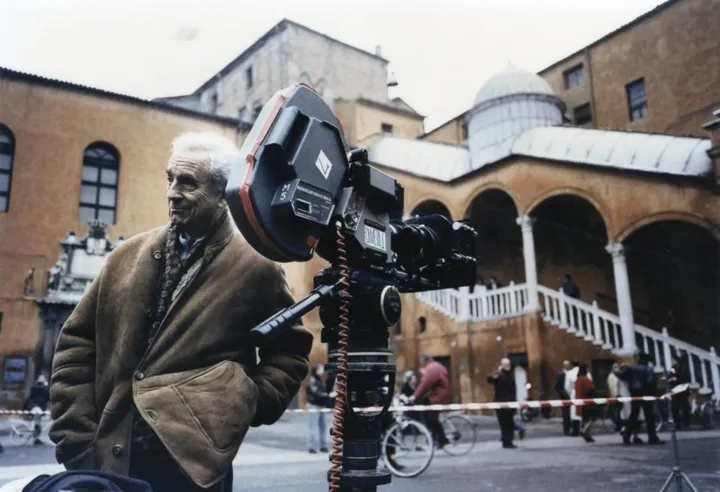 Antonioni sul set di ’Al di là delle nuvole’ (. foto Wim Wenders