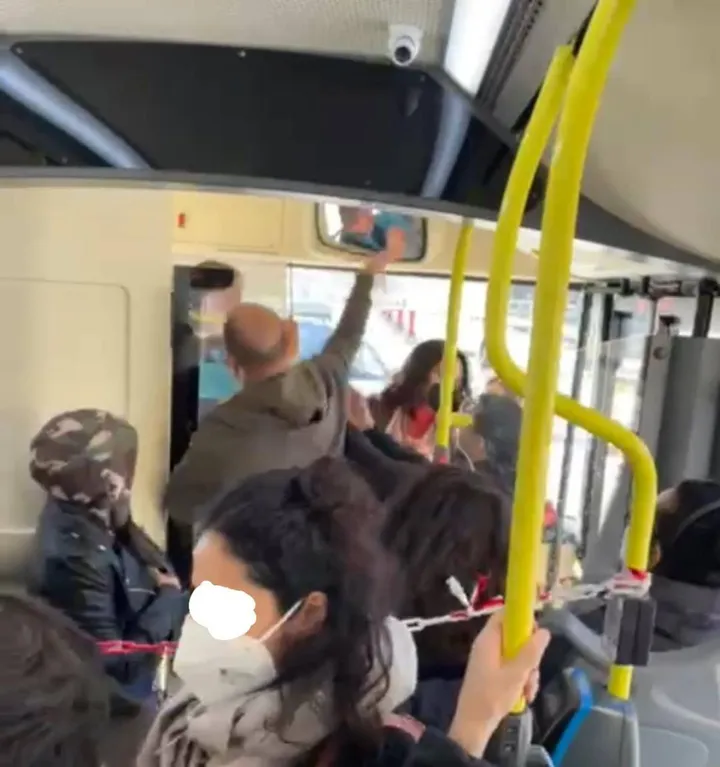 L’aggressione è avvenuta sul bus