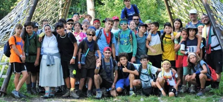 I ragazzi delle scuole medie modiglianesi durante il centro estivo in Trentino