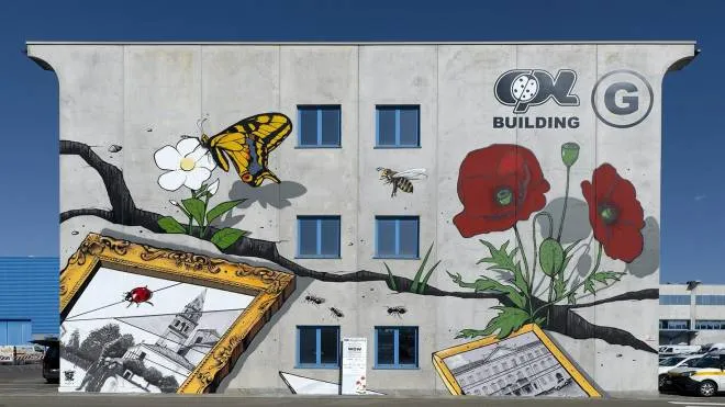 Il murales disegnato dallo street artisti riminese Filippo Tonni, sulle pareti di uno degli edifici di Cpl Concordia per ricordare il terremoto del 2012