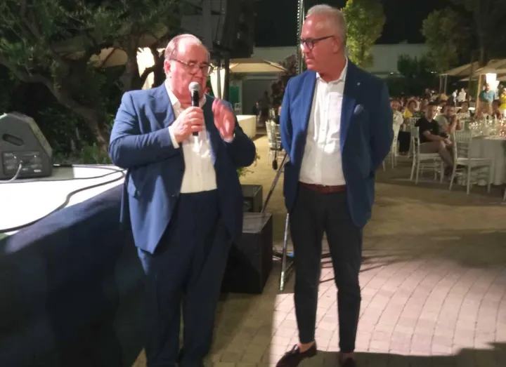 Germano Ercoli con il sindaco Fabrizio Ciarapica durante la festa aziendale della Golden Plast ed Eurosuole
