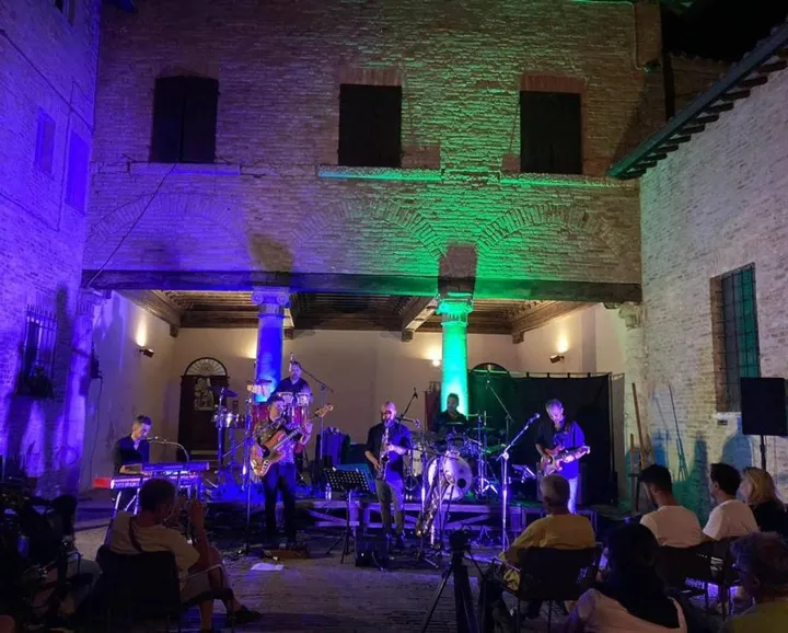 Serata d’apertura nella piazzetta di Palazzo Odasi per l’ottava edizione di Urbino Plays Jazz