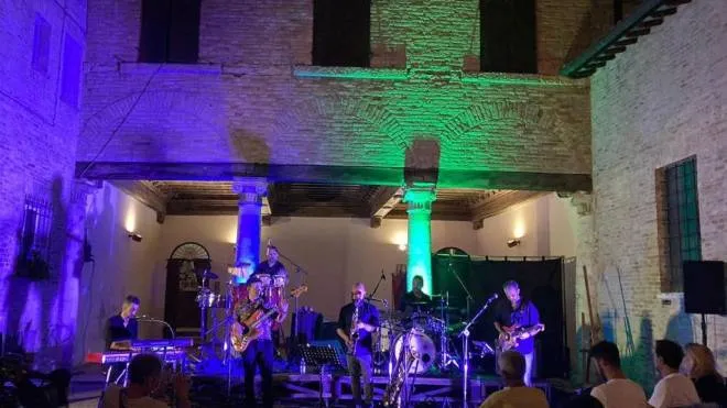 Serata d’apertura nella piazzetta di Palazzo Odasi per l’ottava edizione di Urbino Plays Jazz