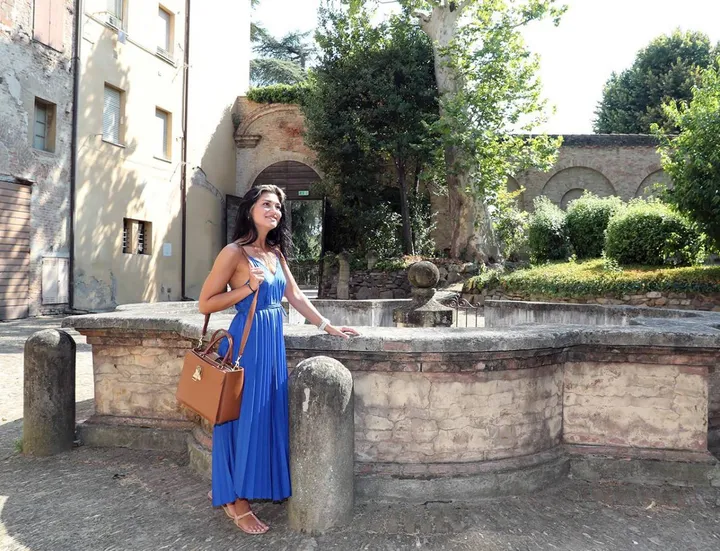 La fontana monumentale nel cortile di Palazzo Tozzoni