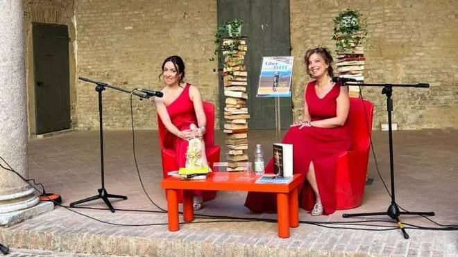 Chiara Guidarini e Roberta Dieci saranno oggi a Civago a presentare i propri. libri