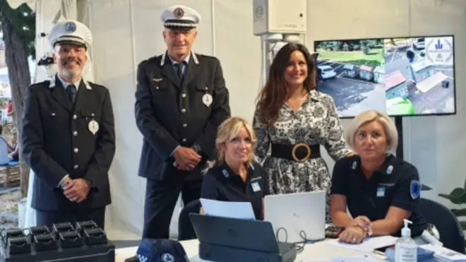 Il comandante della Polizia locale Roberto Manara e il sindaco Isabella Conti