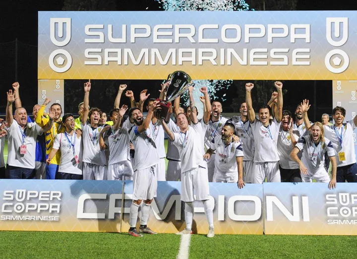 I festeggiamenti del Tre Fiori per la vittoria della Supercoppa (foto Pruccoli)