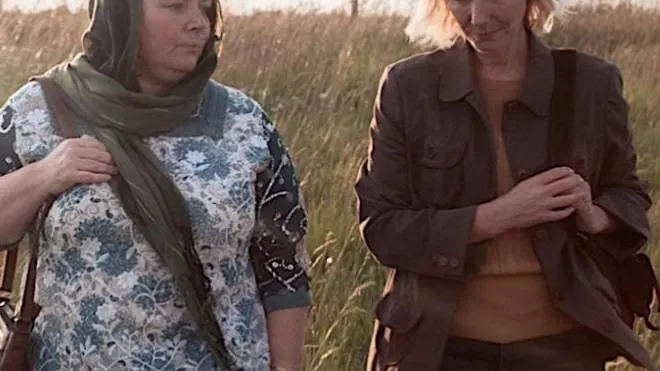 Joanna Scanlan e Nathalie Richard in una scene tratta dalla pellicola ‘After love’ di Aleem Khan