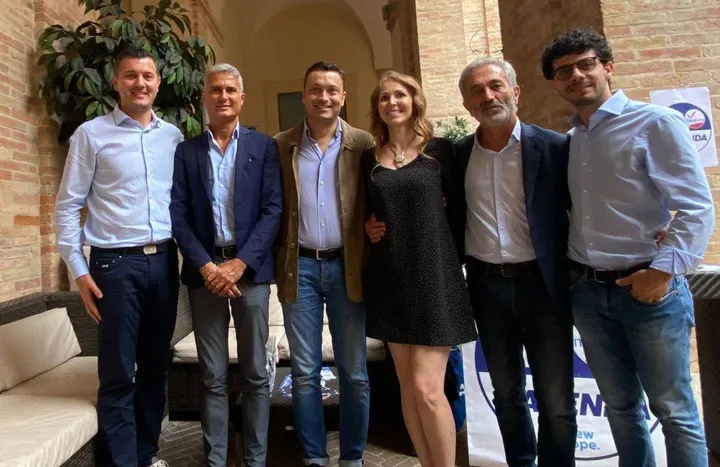 Nella foto, ll segretario regionale di Azione Tommaso Fagioli e Massimo Guidi assieme agli altri candidati, alla presentazione di ieri mattina