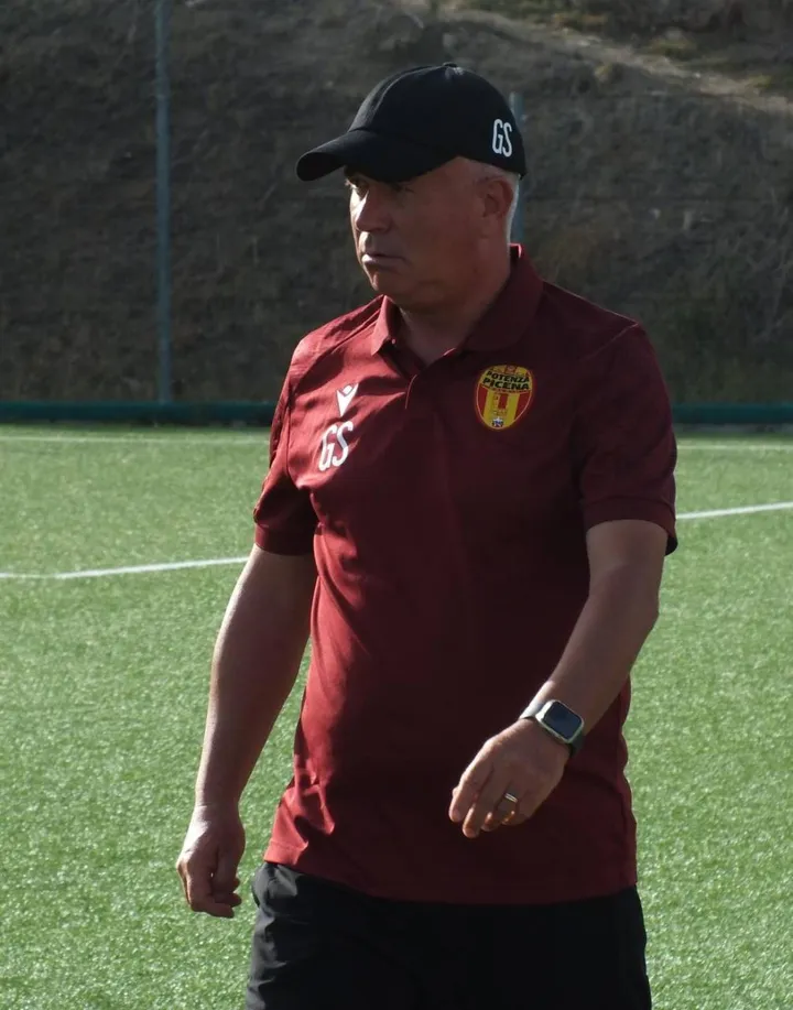 L’allenatore Giuseppe Santoni
