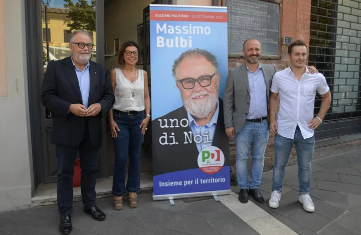 Massimo Bulbi, l’ex ministro Paola De Micheli, il segretario dem. Daniele Valbonesi e Michele Valli dei Giovani Democratici (Frasca)