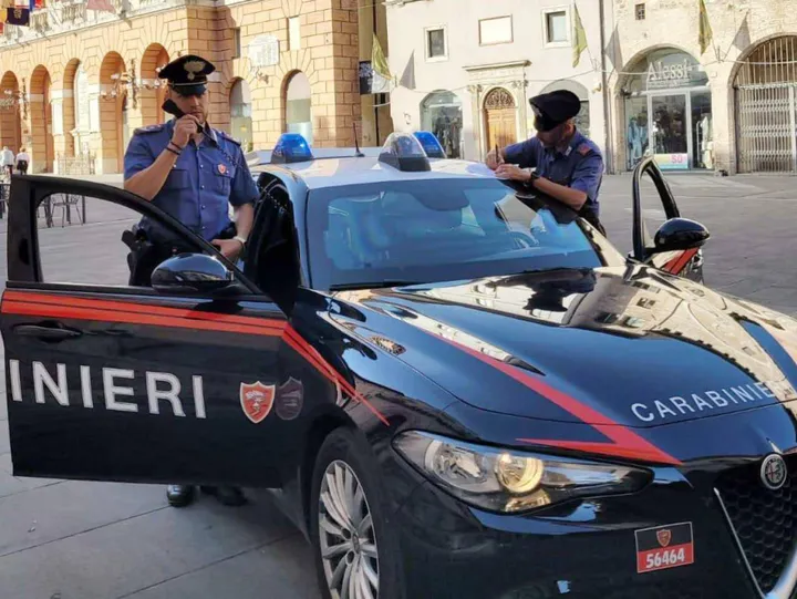 I carabinieri hanno lavorato a stretto contatto con la guardia di finanza lombarda per catturare l’albanese