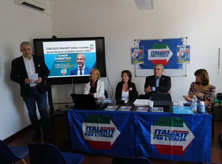 La presentazione ieri dei candidati nei collegi locali di Italexit (Frasca)