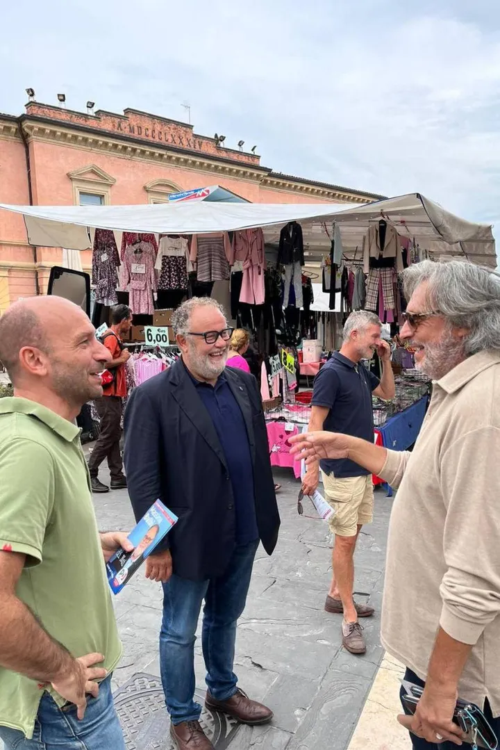 Massimo Bulbi al mercato ambulante