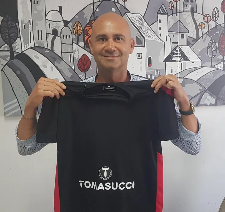 Mirko Tomasucci con il marchio «Tomasucci mobili» è ancora sponsor della Vis